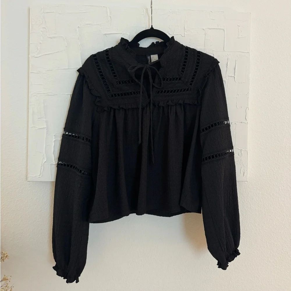 H&M Ruffle-Trimmed Blouse ✨ - Picture 3 of 6